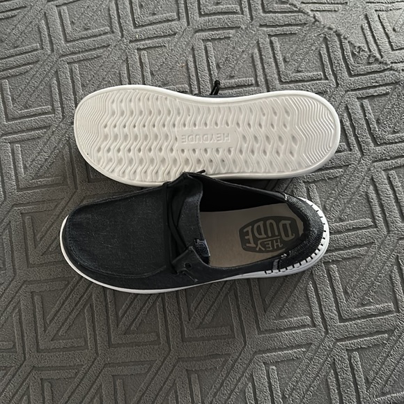 Size 8. Hey dudes. - Picture 4 of 4